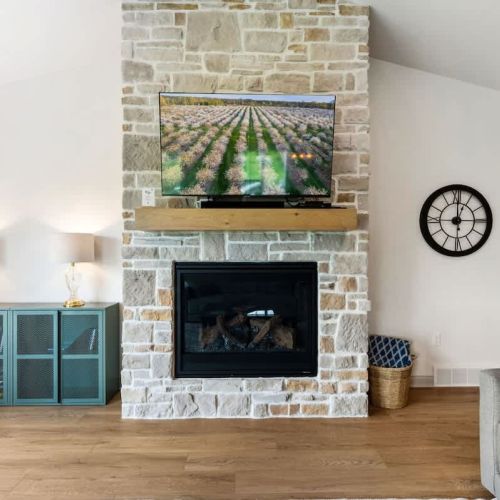 *Please note: Fireplace in main living area is decorative only and not for guest use*