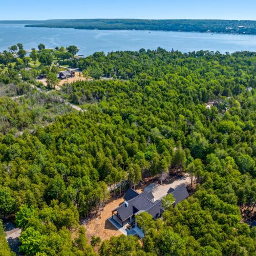 Enjoy favorites like Main Street Market, Hatch Distilling Co., and nearby Peninsula State Park—all just minutes away.