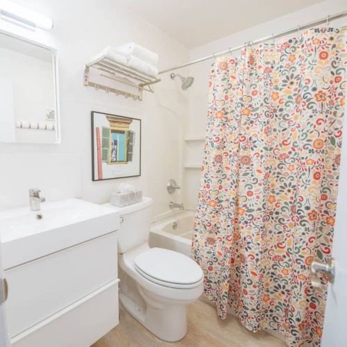 The Howard House features two full bathrooms.  All linens, TP, basic toiletries and shampoo/conditioner are included.