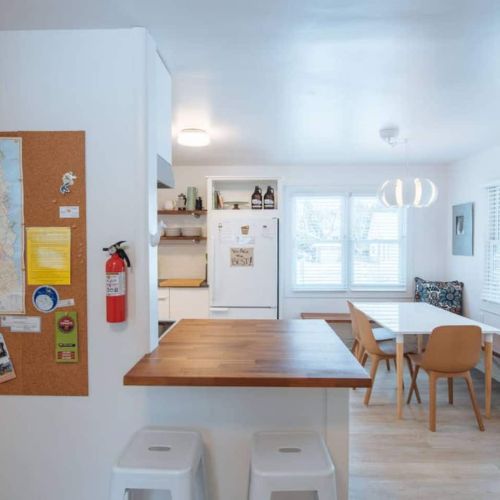 The dining room has seating for 6.