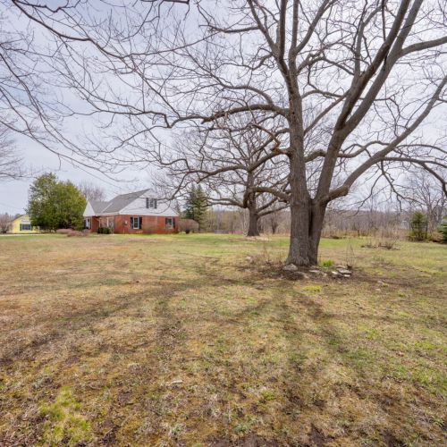 Located in one of Egg Harbor’s most walkable neighborhoods, the cottage offers the perfect mix of peace and proximity