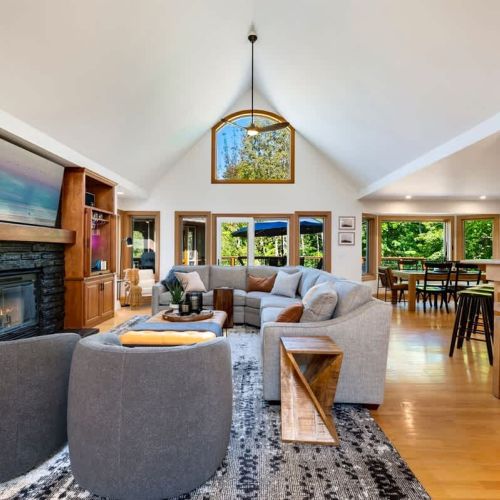 Our open concept layout allows for your family and friends to gather in a comfortable and inviting setting.