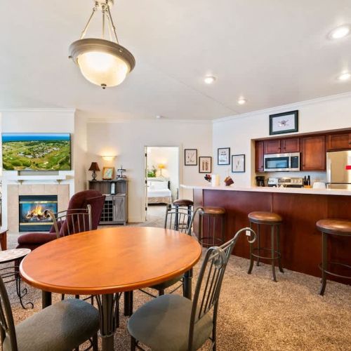 Club Cottage #3 boasts one king bedroom, queen/twin bedroom and 2 en suite bathrooms, with queen-sized pull out couch for additional guests. Enjoy amenities such as indoor fireplace, jacuzzi tub, in-unit washer and dryer and a well-stocked kitchen fo