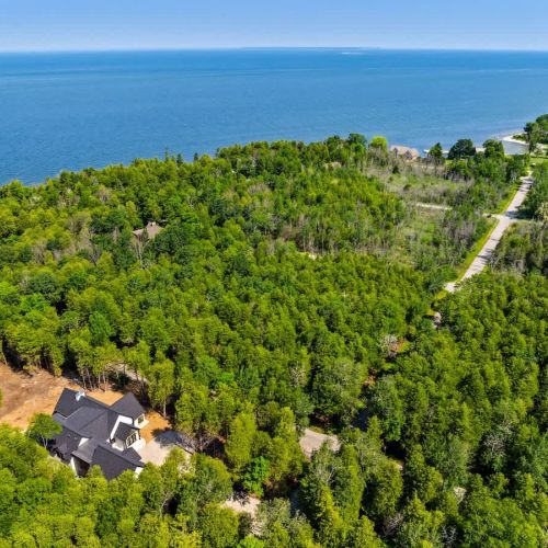 Enjoy favorites like Main Street Market, Hatch Distilling Co., and nearby Peninsula State Park—all just minutes away.