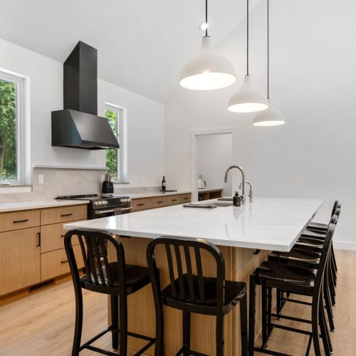 Gather ‘round this oversized kitchen island for meals, board games, or wine chats. Premium finishes meet functional beauty in this stunning kitchen.