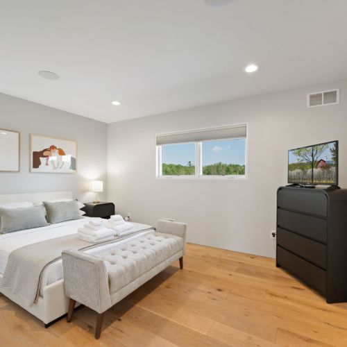 Queen bedroom #2 with Smart-TV, walk-in closet, and access to the shared jack-and-jill bathroom.