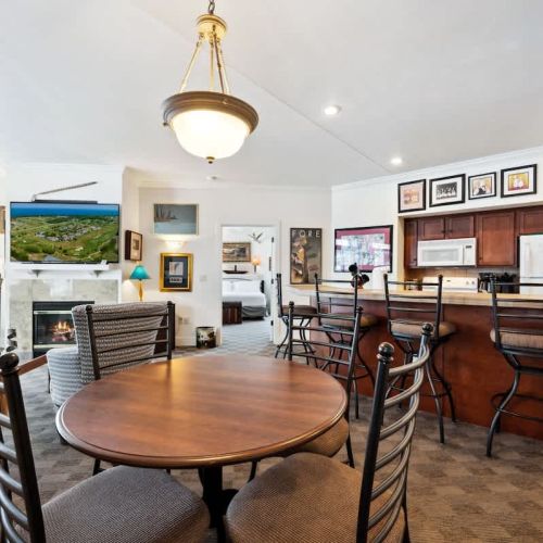 Club Cottage #7 boasts one king bedroom, a bedroom with two twin beds,  2 en suite bathrooms, with queen-sized pull out couch for additional guests. Enjoy amenities such as indoor fireplace, jacuzzi tub, in-unit washer and dryer and a well-stocked ki