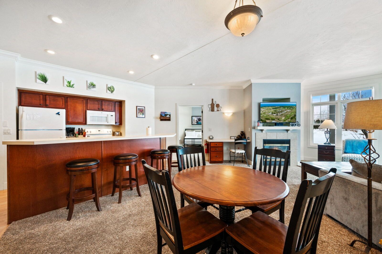 Enjoy an eat-in kitchen, perfectly situated to prepare all of your basic meals and snacks.