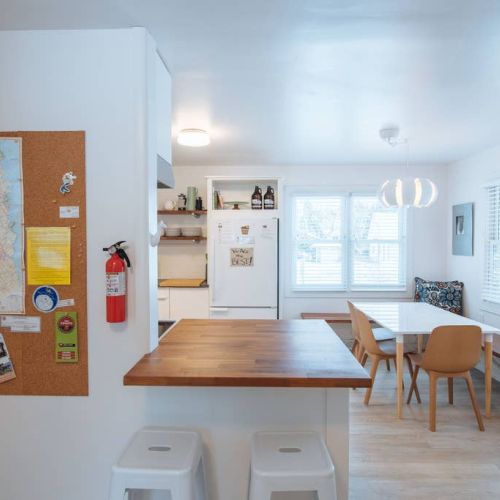 The dining room has seating for 6.