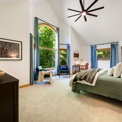 Rest and relax into a luxurious brand new plush king bed as you cozy up in the comfiest sheets you can imagine!