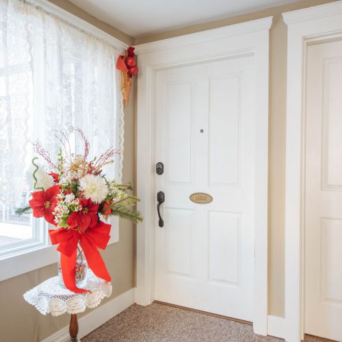 The entry vestibule contains the entrance to three private suites, the Magnolia, the Postcard and the Arbor.