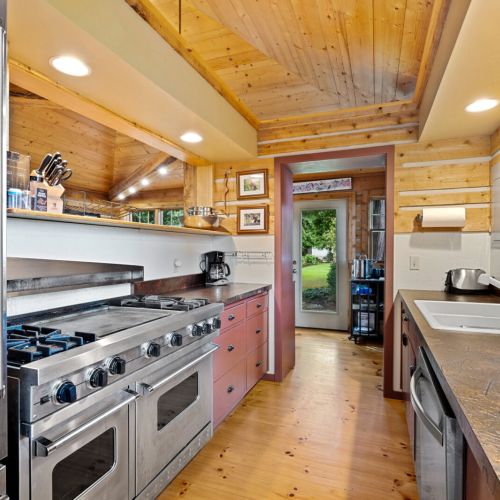 Additionally, the property offers a communal kitchen, perfect for gathering and preparing meals together in one convenient spot. It’s the ultimate summer camp experience!