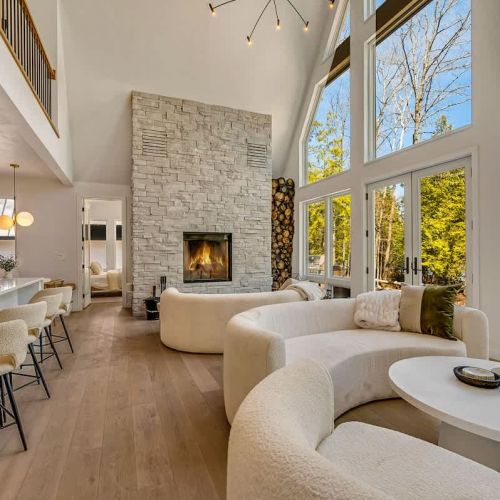 Welcome to Lakeshore Luxe, a luxurious 4-bedroom, 3.5-bathroom retreat in Jacksonport, WI. This unique and spacious home is ideal for families, couples, or friends seeking a peaceful Door County getaway with stunning lake views. Enjoy the privacy and