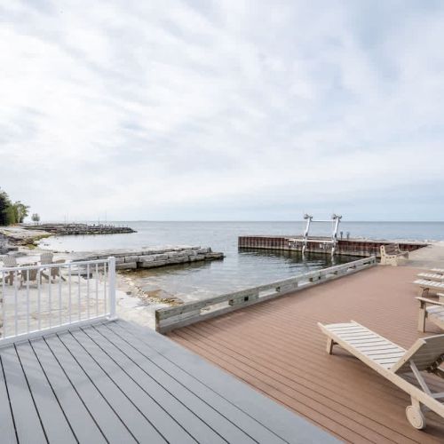 Nestled along the serene waterfront, Three Leaves Bayside Retreat offers breathtaking water views, direct lake access, and a wealth of amenities designed to provide a memorable and relaxing stay