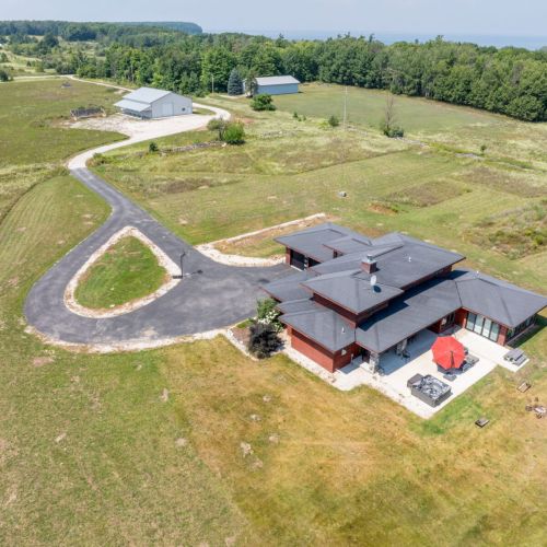 Nature lovers can explore nearby parks and preserves, including Newport State Park and Door Bluff Headlands, offering hiking trails, water views, and peaceful picnic spots.