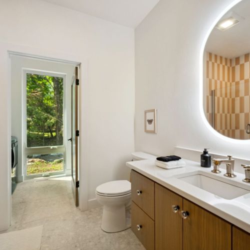 The second full bathroom adds a playful touch with checkered tile and luxe details. A stylish and convenient second space for families or friends.