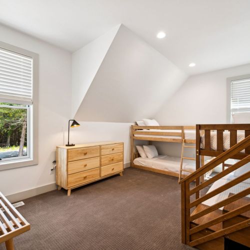 Kid's bunk room with 2 twin-over-twin bunk beds.