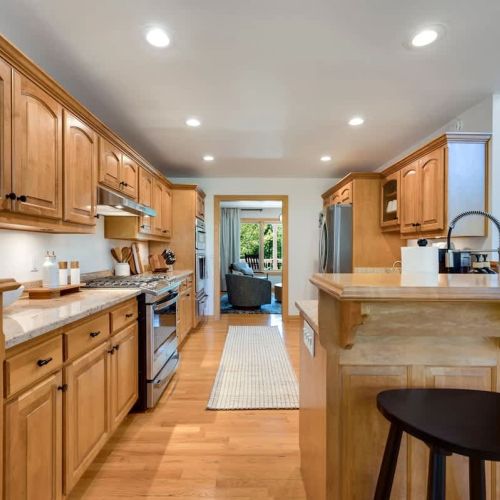 Serve up a quick snack or a home cooked meal at the kitchen breakfast bar.