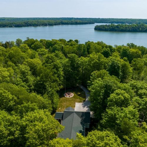 Set in a quietly coveted area of Door County, Chicory Cottage is a pleasant walk from Kangaroo Lake public access.