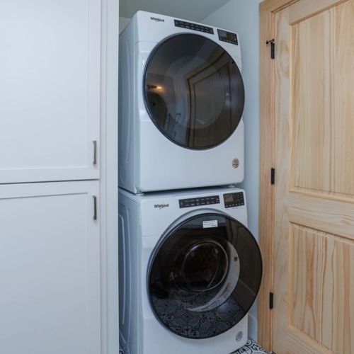 Full sized laundry machines are located in the hall bathroom.
