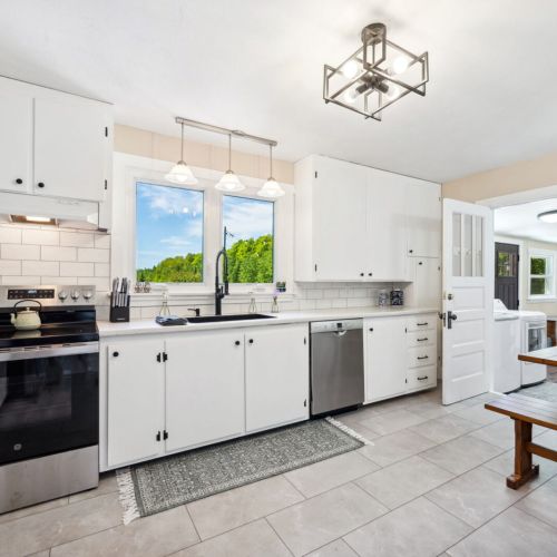 Enjoy meals in the bright and spacious kitchen, equipped with modern appliances and a cozy dining nook. The tasteful decor and ample counter space make it perfect for both cooking and gathering.