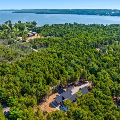 Enjoy favorites like Main Street Market, Hatch Distilling Co., and nearby Peninsula State Park—all just minutes away.