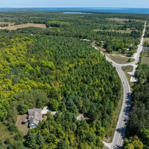 Only five minutes from Newport State Park and Ellison Bay Beach.