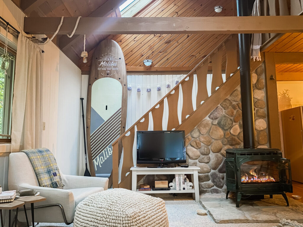 Snug Life - Sturgeon Bay Lakefront Cabin by DoCo Vacations 